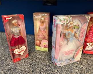 COLLECTIBLE BARBIE DOLLS 