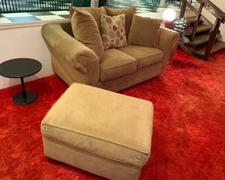 LOVESEAT & OTTOMAN 