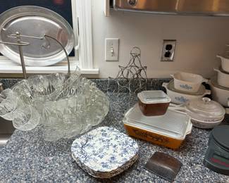 VINTAGE PYREX & JOHNSON BROS