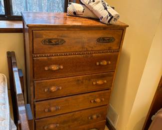 CHEST OF DRAWERS 