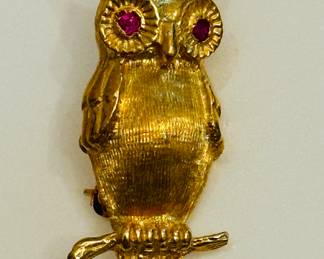 Gold owl brooch