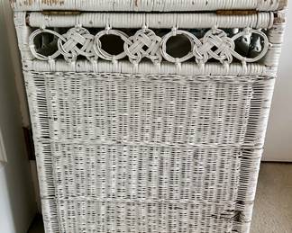 Wicker hamper