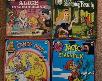 Tons of great collectable  Disney 45’records 