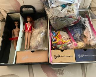 Great vintage barbie clothing in good condition 