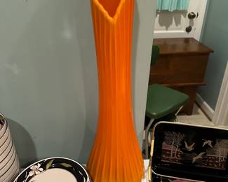 25” LE Smith Bittersweet Ribbed Glass Vase