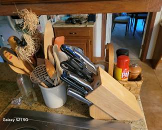 KITCHEN KNIVES, IMPLEMENTS