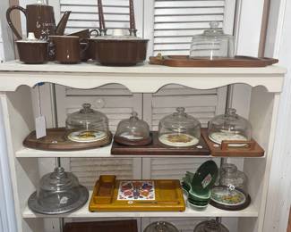 Wood hutch bookshelf