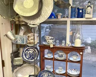 Collection of blue & white ceramics and aluminum trays