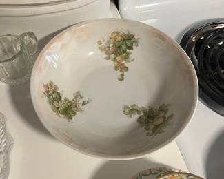 Serving Bowl w/ bowls $50