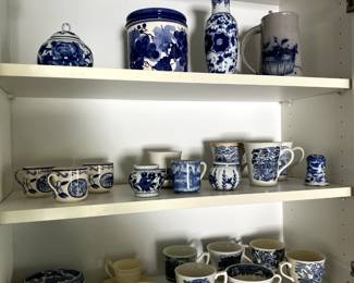 Blue & white cups, saucers & accessories 