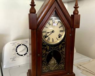 Mantel clock 