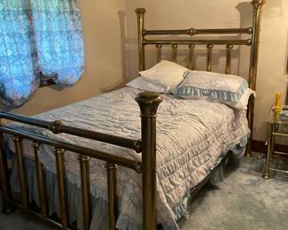 selling frame only 2  ( Vintage  Double Solid Brass bed frames  (    mattress & box spring)  NOT INCLUDEDs ) 