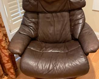 chair with ottoman