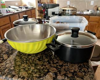 Pots & Mixing Bowl