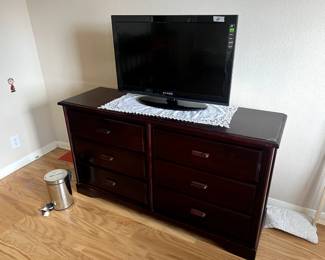 Dresser & TV