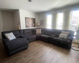 Power reclining sectional. Pristine