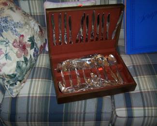 SILVER-PLATED FLATWARE SET