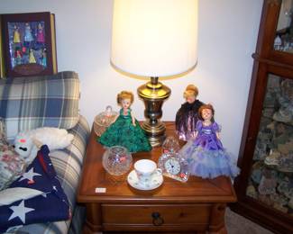 DOLLS, BRASS LAMP & LAMP TABLE