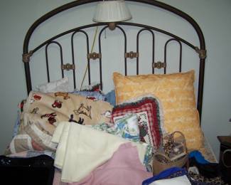 FULL-SIZE BED & BEDDING