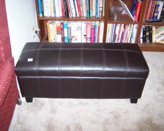 BLACK STORAGE OTTOMAN