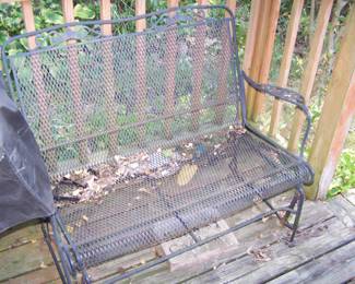 WIRE MESH SETTEE