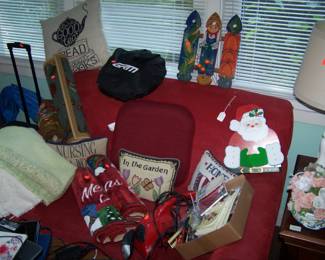 BURGUNDY SLEEPER LOVESEAT & MISC.