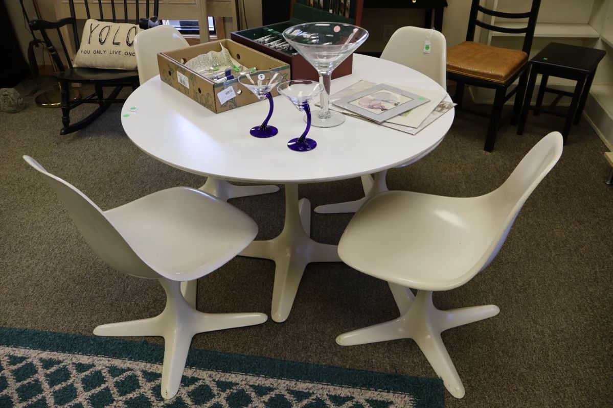 MCM Brunswick 5-pc dining room set