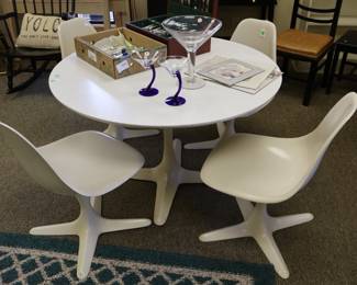 MCM Brunswick 5-pc dining room set