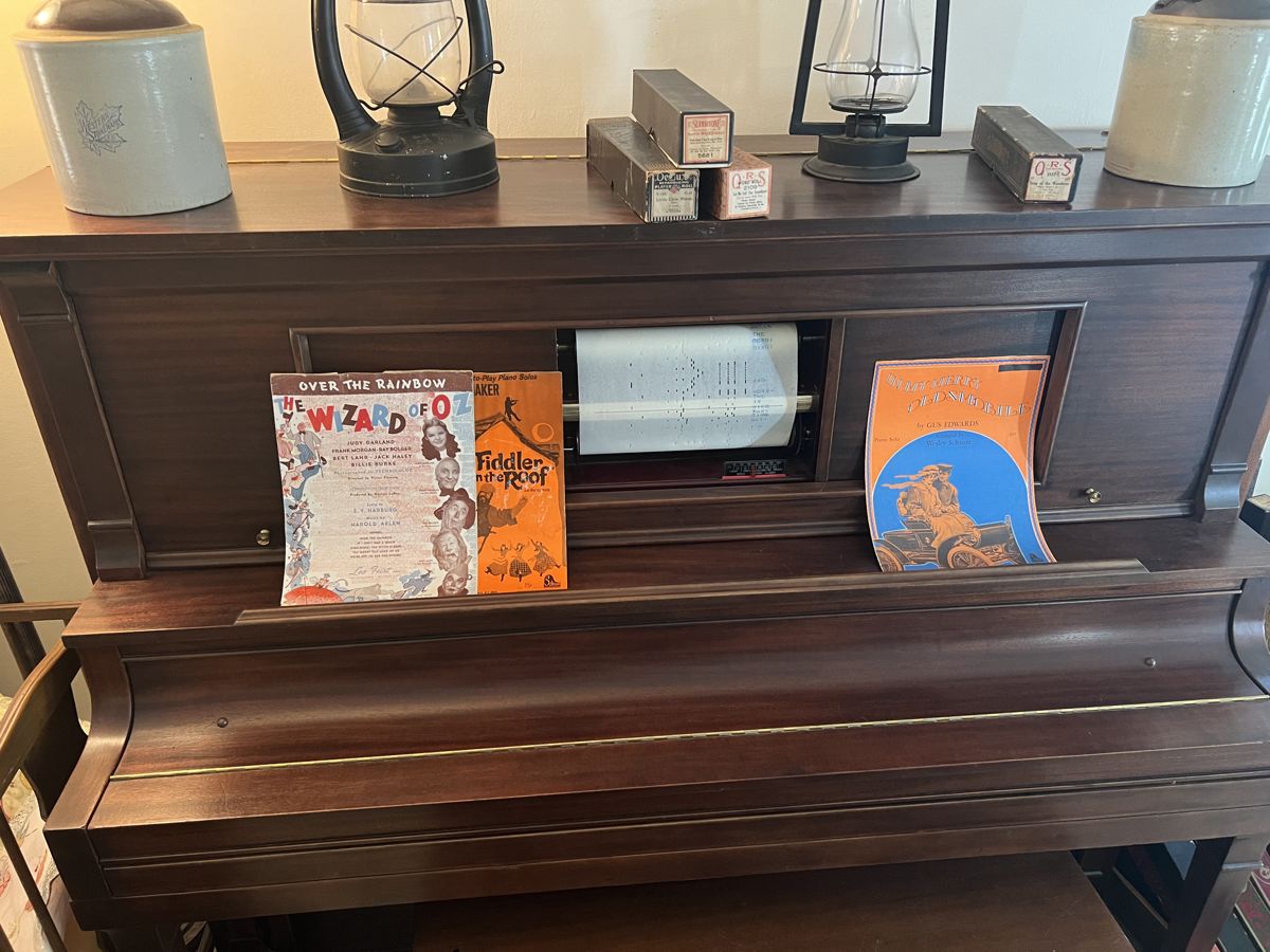 Estate Sale with Antiques in Baldwin City, KS starts on 10/10/2024