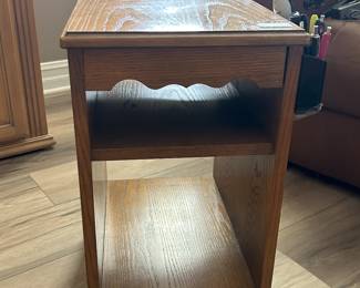 Oak end table 15x20x24