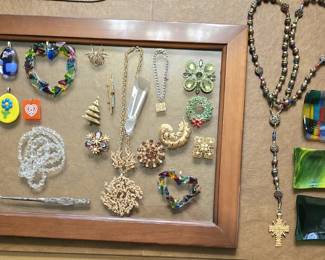 VINTAGE JEWELRY & RELIGIOUS ROSARIES