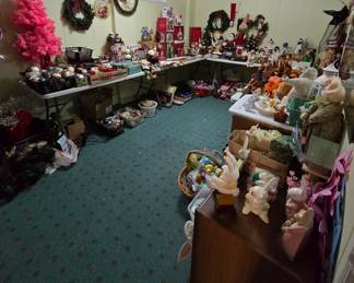 FULL ROOM OF CHRISTMAS ITEMS