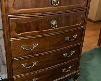 Bassett chest of drawers