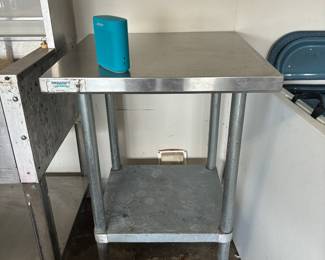 Commercial prep table