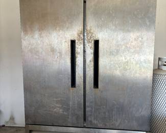 Commercial refrigerator