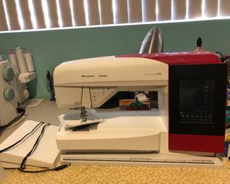 Husqvarna VIKING Brilliance 75Q