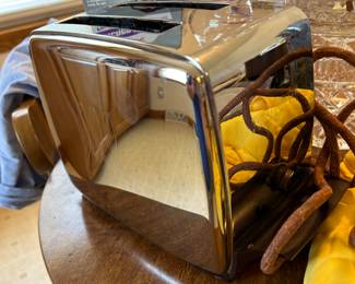 Vintage Toastmaster toaster.