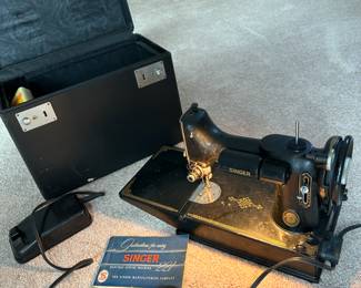 Singer Featherweight 221 sewing machine with case