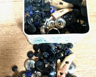 GLASS BUTTON LOT
