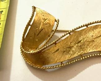 Unusual Form Gold Tone Pin
