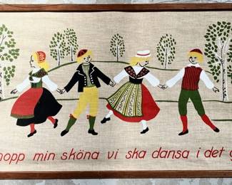 FESTIVE SWEDISH WALL HANGING OF HAPPY DANCING COUPLES
