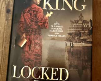 Book "LOCKED ROOMS"

