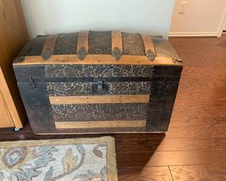 Wood chest