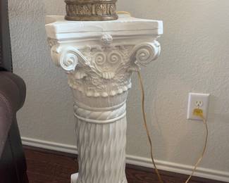 Heavy Roman style pedestal 