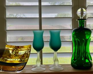 Artglass Plate, Green Artglass Liquor Dispenser