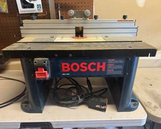 Bosch 1617 Router & Table with Attachments