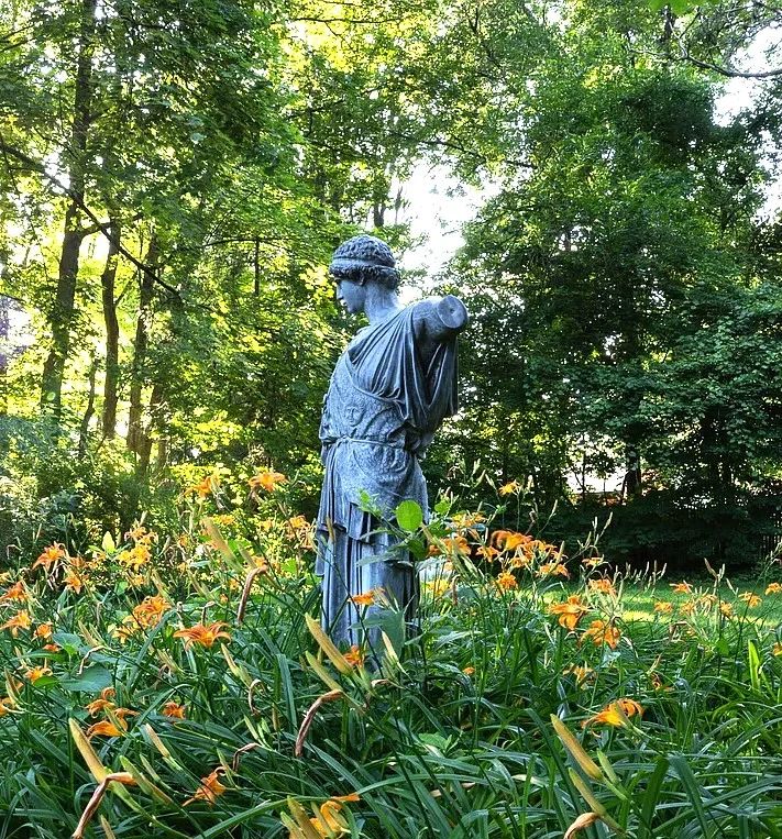 Large Beautiful Garden Statue, Looking For a Forever Home