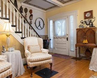 Formal LR Entryway w/Lenox Lamp & Small Hutch