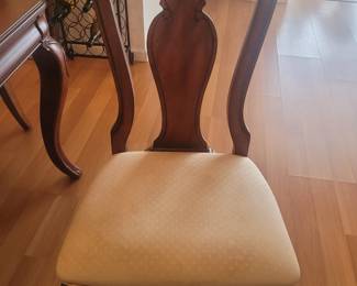 Dining room chair