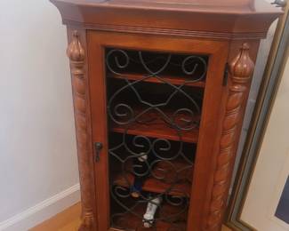 Wine cabinet
